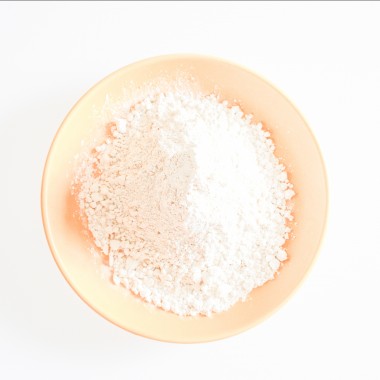 Factory Hot Sell Free Sample Cosmetic Materials Grade and Food Grade Kojic Acid CAS 501-30-4
