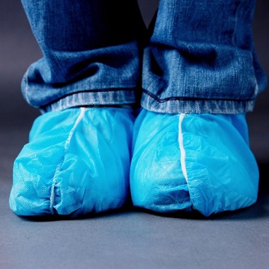 Disposable nonwoven shoes cover