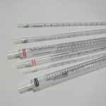 Disposable plastic serological pipettes with color coded for liquid transfer