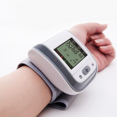 Digital LCD Wrist Blood Pressure Monitor Heart Beat Rate Pulse Measure Sphygmomanometer BPW1