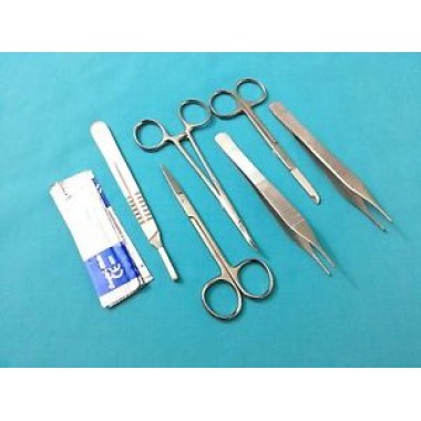 SUTURE LACERATION MEDICAL STUDENT